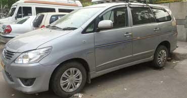 6+1 seater toyota innova car