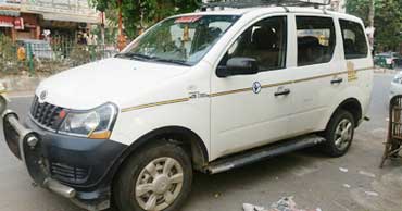 7+1 seater mahindra xylo car hire